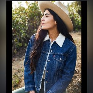 Levi’s Ex-Boyfriend Trucker Jacket NWT